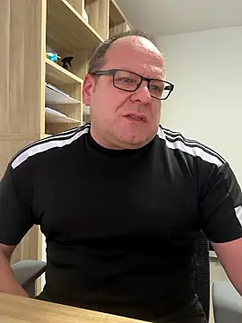 coupleLatinaLovers online show from January 14, 2026, 8:29 am