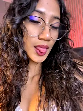 KaitlynLoveCam online show from November 28, 2025, 11:49 pm