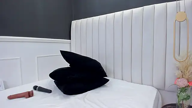 chloe zulay online show from March 15, 2025, 4:46 am