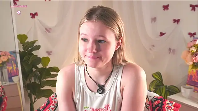 MaydaFoulk online show from March 30, 2026, 1:18 am