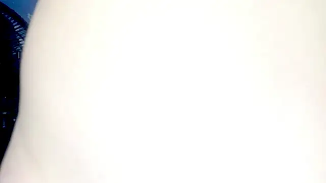 Snapshot of PetiteIvoryQueen19 chatting on May 9, 2026, 4:16 am PetiteIvoryQueen19 online show from May 9, 2026, 4:16 am