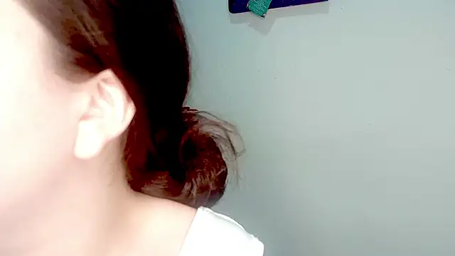 Snapshot of PetiteIvoryQueen19 chatting on May 5, 2026, 4:04 am PetiteIvoryQueen19 online show from May 5, 2026, 4:04 am