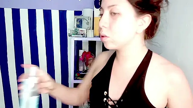 Snapshot of PetiteIvoryQueen19 chatting on April 19, 2026, 7:09 am PetiteIvoryQueen19 online show from April 19, 2026, 7:09 am