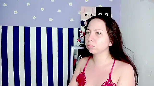Snapshot of PetiteIvoryQueen19 chatting on April 22, 2026, 5:47 am PetiteIvoryQueen19 online show from April 22, 2026, 5:47 am