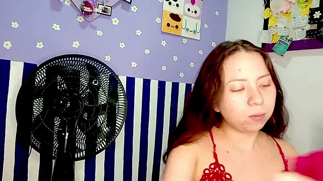 Snapshot of PetiteIvoryQueen19 chatting on May 26, 2026, 5:16 am PetiteIvoryQueen19 online show from May 26, 2026, 5:16 am