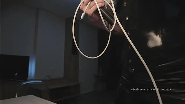 vinylstore online show from October 13, 2025, 5:58 pm