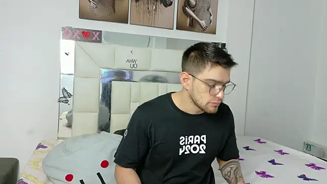 Sexy Alejandro  online show from March 19, 2025, 11:39 am