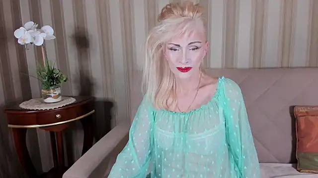 Snapshot of Rita_Farel chatting on October 6, 2025, 8:31 pm Rita Farel online show from October 6, 2025, 8:31 pm