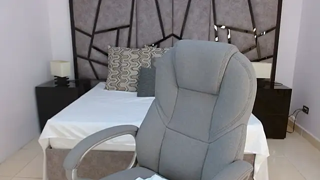 adhara cortez online show from April 20, 2026, 8:32 pm