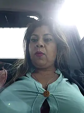 Snapshot of Laura-Hernandez chatting on May 15, 2026, 2:37 pm Laura-Hernandez online show from May 15, 2026, 2:37 pm