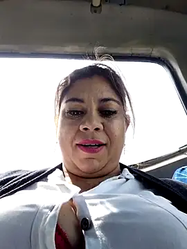 Laura-Hernandez online show from December 19, 2025, 3:03 pm