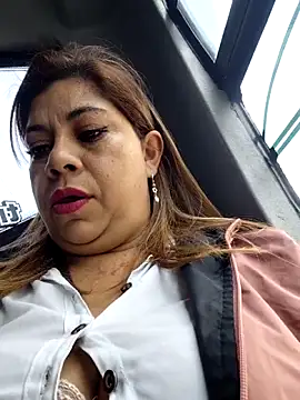 Snapshot of Laura-Hernandez chatting on May 8, 2026, 3:05 pm Laura-Hernandez online show from May 8, 2026, 3:05 pm