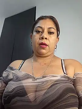 Snapshot of Laura-Hernandez chatting on May 7, 2026, 3:04 pm Laura-Hernandez online show from May 7, 2026, 3:04 pm