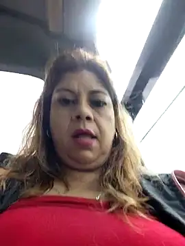 Snapshot of Laura-Hernandez chatting on May 21, 2026, 3:20 pm Laura-Hernandez online show from May 21, 2026, 3:20 pm