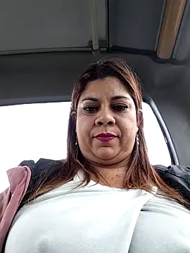 Snapshot of Laura-Hernandez chatting on May 16, 2026, 3:44 pm Laura-Hernandez online show from May 16, 2026, 3:44 pm