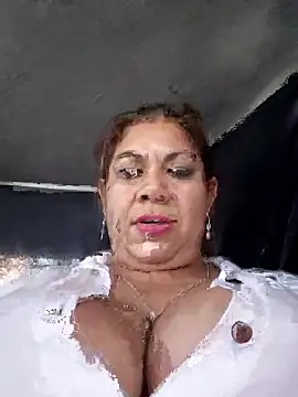 Snapshot of Laura-Hernandez chatting on May 11, 2026, 4:04 pm Laura-Hernandez online show from May 11, 2026, 4:04 pm