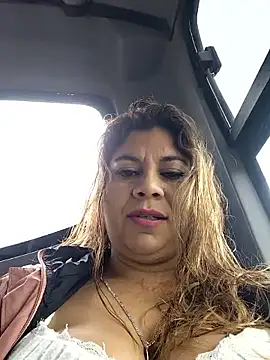 Laura-Hernandez online show from December 5, 2025, 3:10 pm