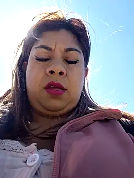 Snapshot of Laura-Hernandez chatting on May 9, 2026, 2:42 pm Laura-Hernandez online show from May 9, 2026, 2:42 pm