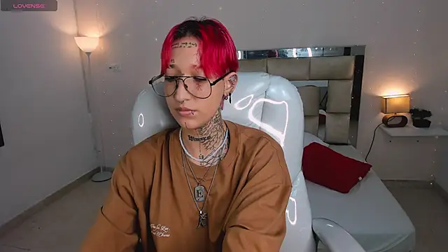 Snapshot of ravengreen_ chatting on January 24, 2025, 10:51 pm ravengreen online show from January 24, 2025, 10:51 pm