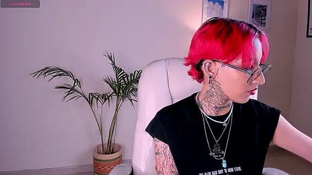 Snapshot of ravengreen_ chatting on February 6, 2025, 5:25 am ravengreen online show from February 6, 2025, 5:25 am