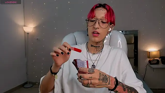 Snapshot of ravengreen_ chatting on January 29, 2025, 8:04 pm ravengreen online show from January 29, 2025, 8:04 pm