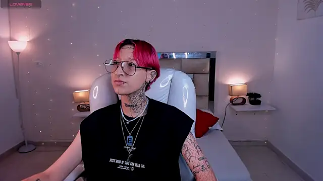 Snapshot of ravengreen_ chatting on January 28, 2025, 10:45 pm ravengreen online show from January 28, 2025, 10:45 pm