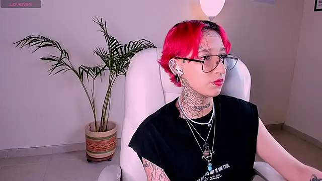 Snapshot of ravengreen_ chatting on February 6, 2025, 2:22 am ravengreen online show from February 6, 2025, 2:22 am