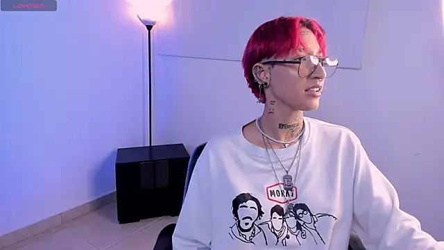 Snapshot of ravengreen_ chatting on January 22, 2025, 12:06 am ravengreen online show from January 22, 2025, 12:06 am