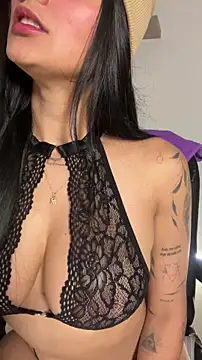 Snapshot of Valentina_cartier chatting on December 22, 2025, 2:01 am Valentina cartier online show from December 22, 2025, 2:01 am