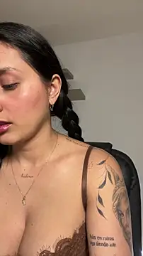 Snapshot of Valentina_cartier chatting on December 5, 2025, 12:10 am Valentina cartier online show from December 5, 2025, 12:10 am