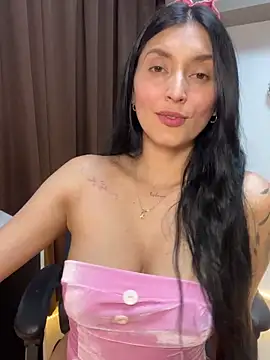 Snapshot of Valentina_cartier chatting on October 28, 2025, 11:36 pm Valentina cartier online show from October 28, 2025, 11:36 pm