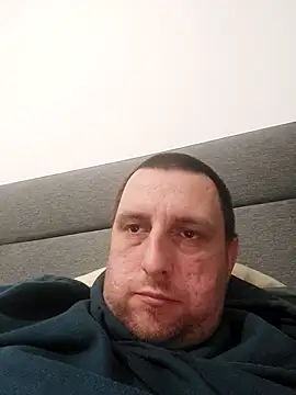 Snapshot of HE-M123 chatting on December 20, 2025, 7:17 pm HE-M123 online show from December 20, 2025, 7:17 pm