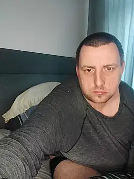 Snapshot of HE-M123 chatting on December 21, 2025, 9:33 am HE-M123 online show from December 21, 2025, 9:33 am