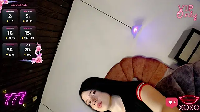 Snapshot of Alliemilky chatting on April 21, 2026, 7:09 pm Alliemilky online show from April 21, 2026, 7:09 pm