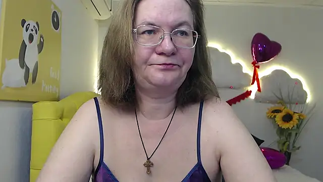 Snapshot of HolyMilfa chatting on March 7, 2025, 7:41 am HolyMilfa online show from March 7, 2025, 7:41 am