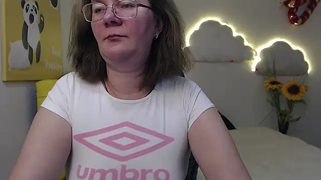 Snapshot of HolyMilfa chatting on February 8, 2025, 10:39 am HolyMilfa online show from February 8, 2025, 10:39 am