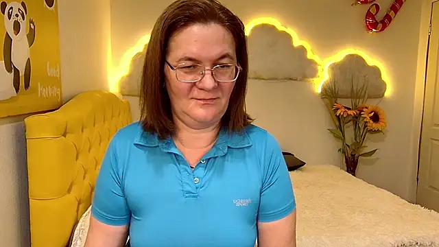 Snapshot of HolyMilfa chatting on February 2, 2025, 2:02 pm HolyMilfa online show from February 2, 2025, 2:02 pm