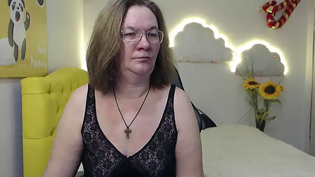 Snapshot of HolyMilfa chatting on February 9, 2025, 7:48 am HolyMilfa online show from February 9, 2025, 7:48 am