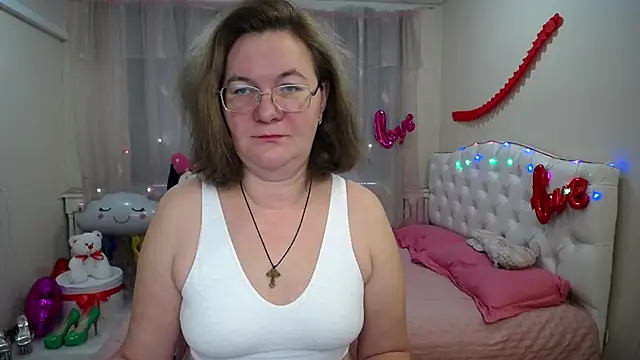 Snapshot of HolyMilfa chatting on February 16, 2025, 7:37 am HolyMilfa online show from February 16, 2025, 7:37 am