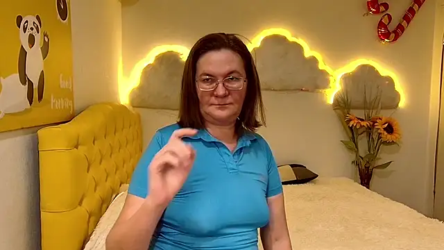 Snapshot of HolyMilfa chatting on February 2, 2025, 5:04 pm HolyMilfa online show from February 2, 2025, 5:04 pm