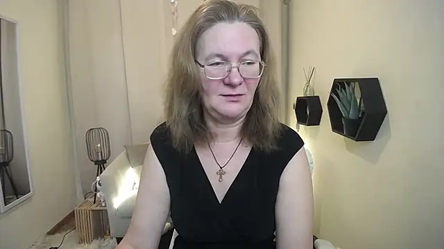 Snapshot of HolyMilfa chatting on February 17, 2026, 1:19 pm HolyMilfa online show from February 17, 2026, 1:19 pm