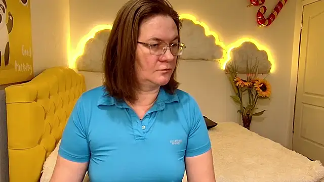 Snapshot of HolyMilfa chatting on February 2, 2025, 10:46 am HolyMilfa online show from February 2, 2025, 10:46 am