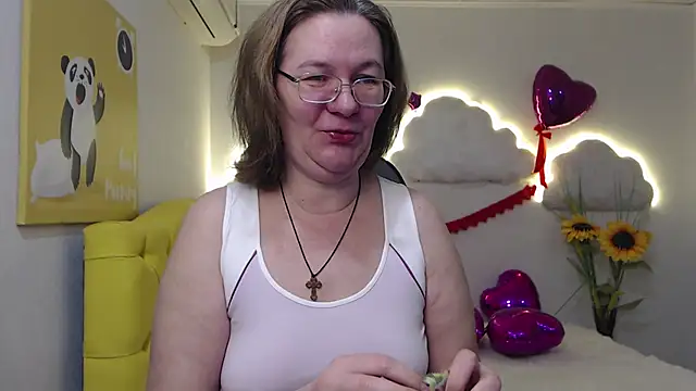 Snapshot of HolyMilfa chatting on February 20, 2025, 7:45 am HolyMilfa online show from February 20, 2025, 7:45 am