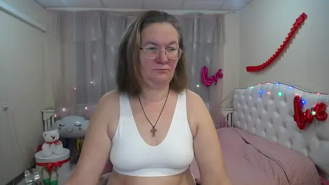 Snapshot of HolyMilfa chatting on March 18, 2025, 7:44 am HolyMilfa online show from March 18, 2025, 7:44 am