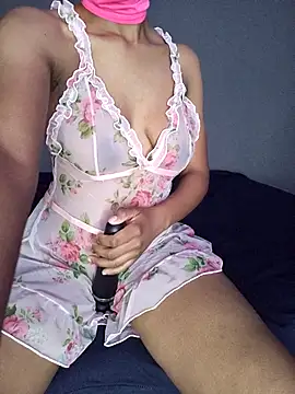 Snapshot of lisa_larry88 chatting on October 19, 2025, 4:48 am lisa larry88 online show from October 19, 2025, 4:48 am