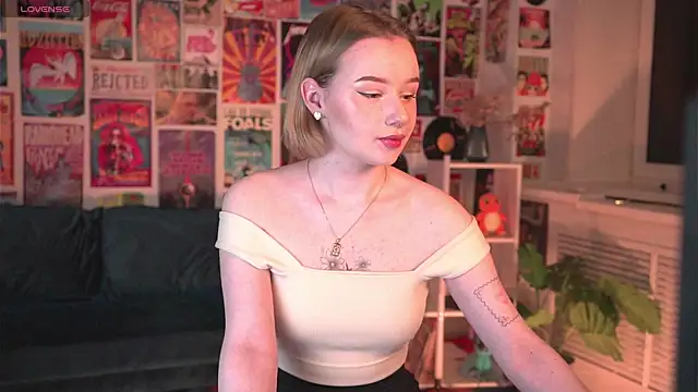 Snapshot of AdeleLoomis chatting on February 18, 2025, 2:16 am AdeleLoomis online show from February 18, 2025, 2:16 am