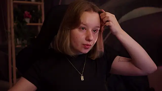 Snapshot of AdeleLoomis chatting on September 20, 2025, 2:05 am AdeleLoomis online show from September 20, 2025, 2:05 am