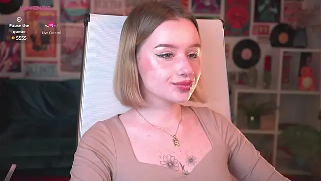 Snapshot of AdeleLoomis chatting on March 18, 2025, 6:06 am AdeleLoomis online show from March 18, 2025, 6:06 am