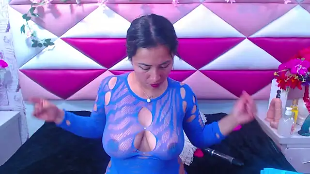 Snapshot of SalmaSantos chatting on February 23, 2025, 6:07 am SalmaSantos online show from February 23, 2025, 6:07 am