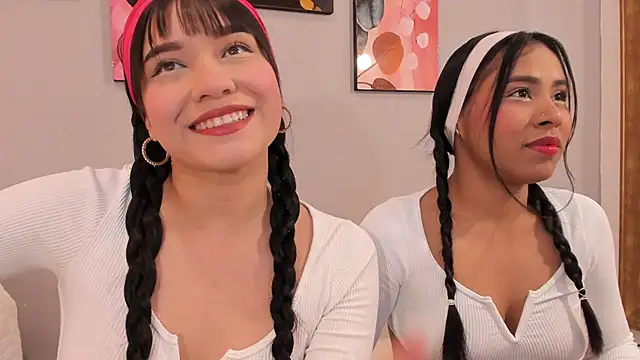 Snapshot of Maia_W10 chatting on December 4, 2025, 12:37 pm Maia W10 online show from December 4, 2025, 12:37 pm